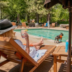 PlumpJack Inn - Drinks by the pool
