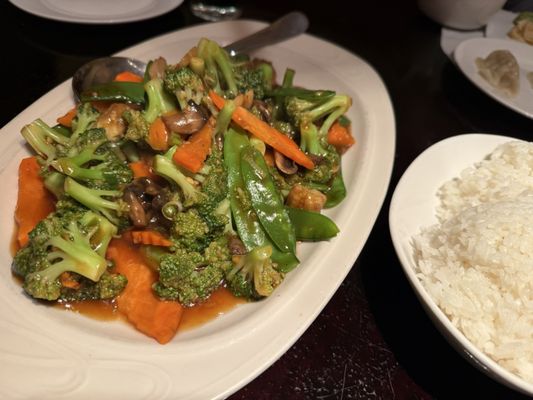 Sun Shui Asian Kitchen & Sushi by null