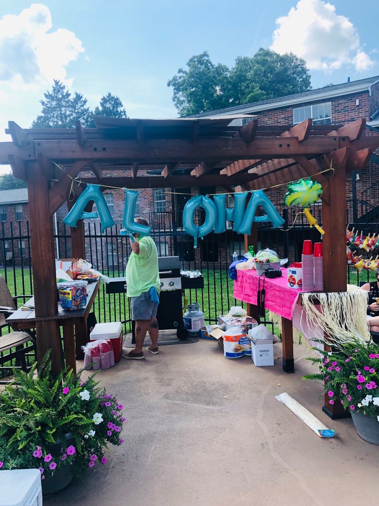 WINDSOR COURT Updated August 2024 12 Reviews 614 Cedar Ln Ofc 2