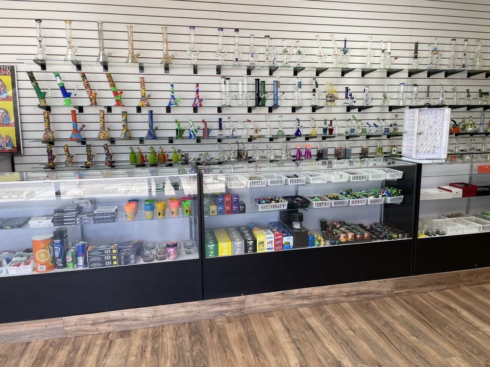 BIG LOVE SMOKE SHOP Updated October 2024 1609 Isleta Blvd SW