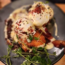 The Farmer's Daughter - Chicken and waffles benedict