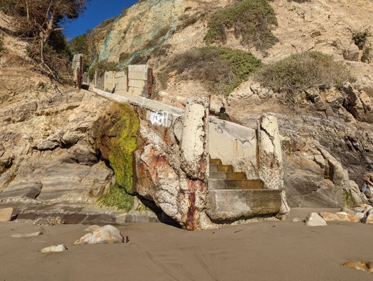 1000 Steps Beach by null