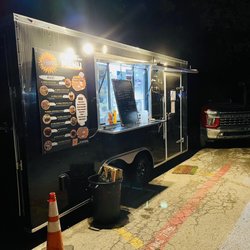 mamiez Kitchen - Outside location (next to the 685 Backyard Sports Bar)