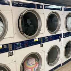 Laundromat Gigante - Nuestras secadoras de gas Dexter las puedes utilizar en Laundromat Gigante. Usan tokens. ¡Aquí puedes lavar y secar ropa y comforters !