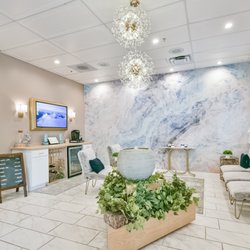 Bellissimo Salon & Spa - Gorgeous intimately designed waiting area in spa