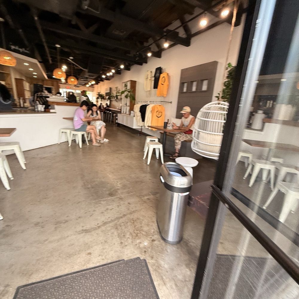 Akamai Coffee - Street entrance - Coffee & Tea Near Me - Kihei, Hawaii