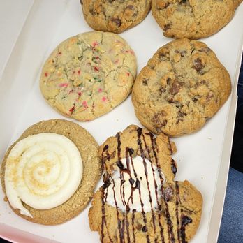 Crumbl - Northridge - The chocolate chip cookies are my favorite - Bakeries Near Me - Northridge, California Crumbl - Northridge - The chocolate chip cookies are my favorite - Bakeries Near Me - Northridge, California