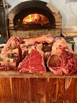 OSTERIA ACQUACHETA dal giovedì al lunedì pranzo e cena necessaria la prenotazione L'OSTESSA E L'OSTE AUGURANO BUONA VITA by null