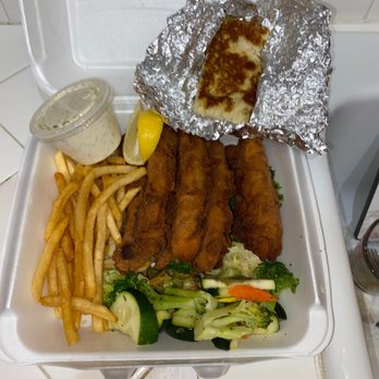 Yosemite Falls Cafe - Over cooked fish and chips with flavorless veggies and Breaded Zucchini - American Near Me - Clovis, California