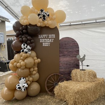 Sister Sister Create - Western theme
Backdrops, balloon decor, hay bales and props by @sistersistercreate - Balloon Services Near Me Sister Sister Create - Western theme
Backdrops, balloon decor, hay bales and props by @sistersistercreate - Balloon Services Near Me
