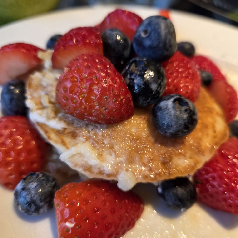 Y Lounge - Mini Fluffy Pancakes with fresh fruits , I personally created with what provided:) - Lounges Near Me - Highland, California Y Lounge - Mini Fluffy Pancakes with fresh fruits , I personally created with what provided:) - Lounges Near Me - Highland, California
