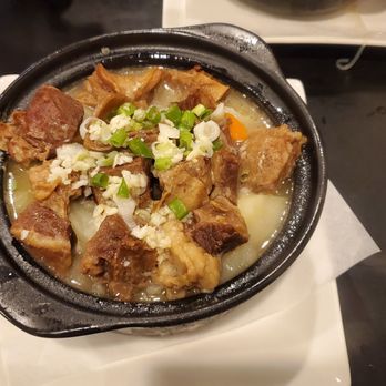 Chin's Kitchen - Stewed beef and potatoes in casserole - Chinese Near Me - Portland, Oregon
