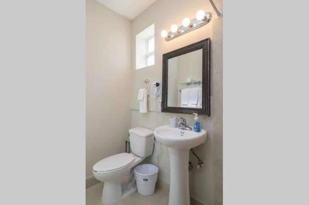 Hollywood Boardwalk Oceanside Hotel