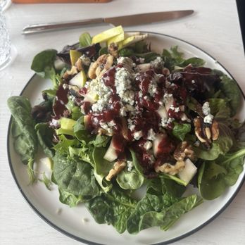Akres - Pear Gorgonzola salad - Mediterranean Near Me - Astoria, Oregon