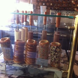 Hungarian sweet bread and cakes sold by the kilo. Hungarian sweet bread and cakes sold by the kilo.