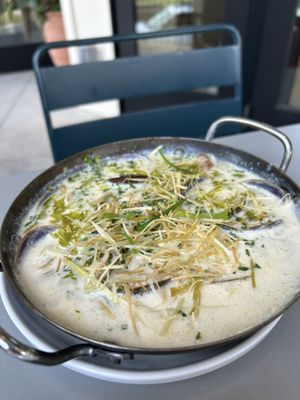 Roberto's Deluxe Oysters and Fine Fish by null