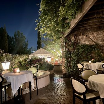 Vintner Grill - Outdoor seating - New American Near Me - Las Vegas, Nevada
