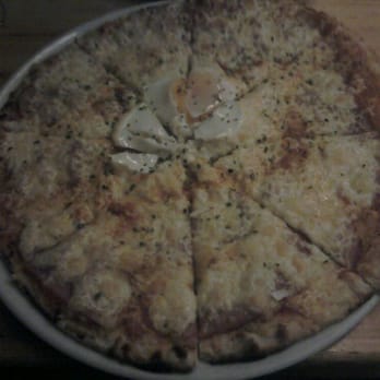 Restaurante Di Napoli - Pizza campesina,bacon cheese and a fried egg....yum! - Italian Near Me - La Oliva, GC