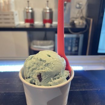 Sweet Peaks - Mountain mint - Ice Cream & Frozen Yogurt Near Me - Whitefish, Montana