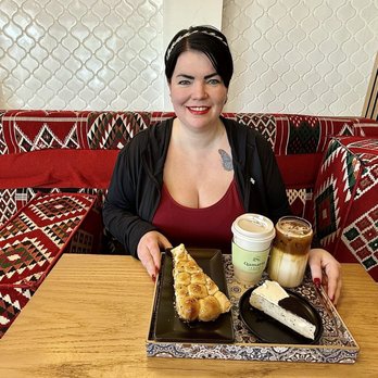Qamaria Coffee - Coffee Honeycomb and Oreo Cheesecake - Coffee & Tea Near Me - Fullerton, California