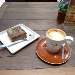 Freddy - Café média com leite e brownie