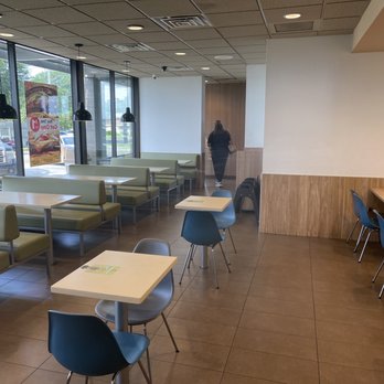 McDonald's - Clean dining area - Fast Food Near Me - Texarkana, Texas