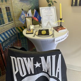 Reis’ Bakery - Display in front of store - Bakeries Near Me - Omaha, Nebraska
