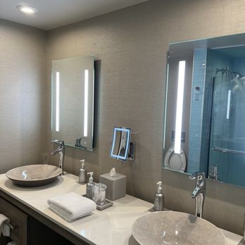 Lodge Kohler - I just love Kohler bathrooms. The fixtures alone are always so nice. - Resorts Near Me - Ashwaubenon, Wisconsin