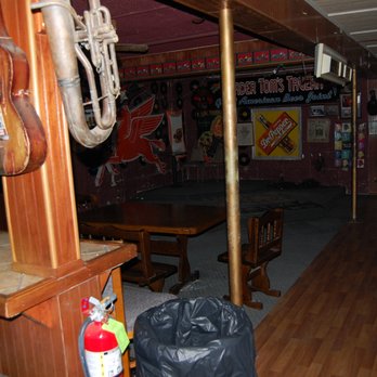 Trader Tom's Tavern - Indoor Stage - Pubs Near Me - Altus, Oklahoma Trader Tom's Tavern - Indoor Stage - Pubs Near Me - Altus, Oklahoma