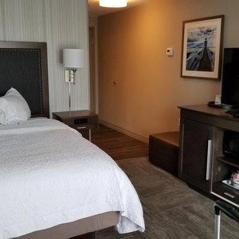 Hampton Inn Kennebunk Kennebunkport - People, turn left to watch SVU or NCIS. - Hotels Near Me - Kennebunk, Maine Hampton Inn Kennebunk Kennebunkport - People, turn left to watch SVU or NCIS. - Hotels Near Me - Kennebunk, Maine