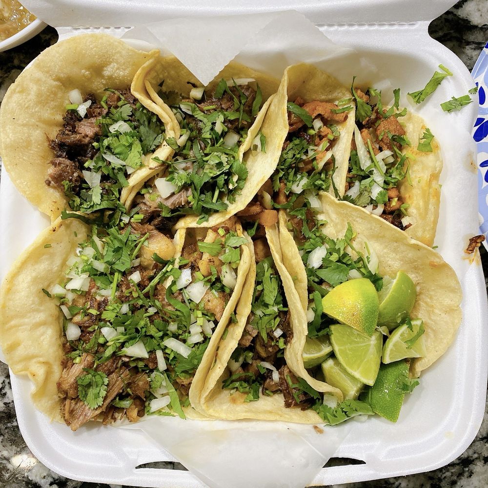 Carnitas, lengua, el pastor, cabeza