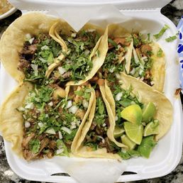 Carnitas, lengua, el pastor, cabeza