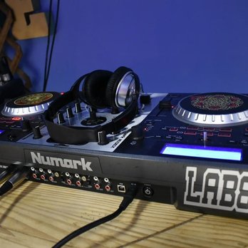 Blue Hookah Bar - dj equipment on a wooden table - Hookah Bars Near Me - Tulsa, Oklahoma
