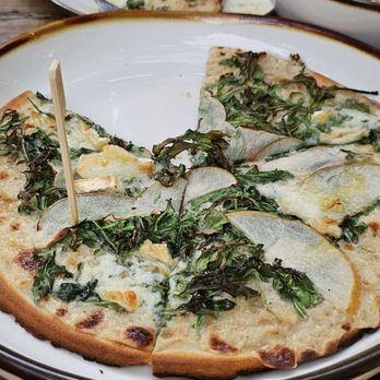 Bacari Silverlake - Asian pear pizza - Mediterranean Near Me - Los Angeles, California