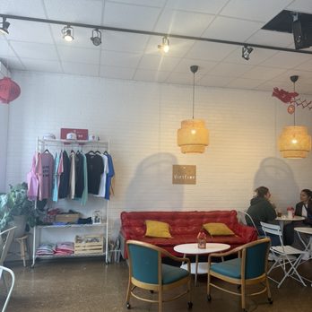 Vietfive Coffee - Chicago - seating area - Coffee & Tea Near Me - Chicago, Illinois