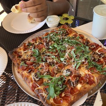 Pizzaleah - The award winning pizza!  Forget the name but was so gooood! - Pizza Near Me - Windsor, California