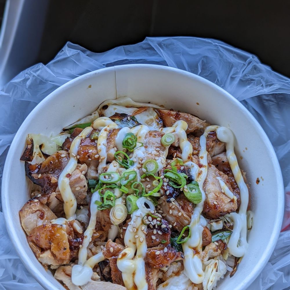 BBQ Chicken & Pub - Grilled chicken with veggies, green onion, mayo over steamed rice - Korean Near Me - Coquitlam, British Columbia BBQ Chicken & Pub - Grilled chicken with veggies, green onion, mayo over steamed rice - Korean Near Me - Coquitlam, British Columbia