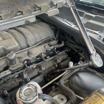 Gearshift Mobile Auto Technician - Spark plugs replacement - Auto Repair Near Me Gearshift Mobile Auto Technician - Spark plugs replacement - Auto Repair Near Me
