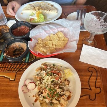 El Rincon - Grilled fish tacos and chicken quesadilla. The chips, salsa and refried beans came when we sat down! - Mexican Near Me - Ventura, California