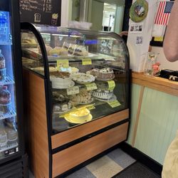 Nilfa’s Kusina - Dessert case
