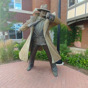 Dick Tracy Monument - Landmarks & Historical Buildings Near Me - Naperville, Illinois