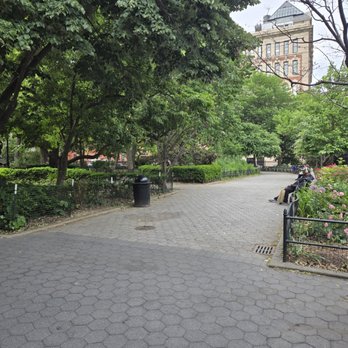 Stuyvesant Square - Dog Parks Near Me - New York, New York