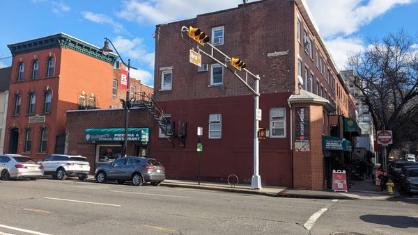 Robert's Pizzeria by null