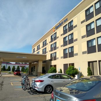 Comfort Inn Binghamton I-81 - Away with the hubbs for a long-overdue-pandemic-cancelled-concert weekend. :-D - Hotels Near Me - Binghamton, New York