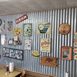 Kennon's Dairy Bar - Interior decor