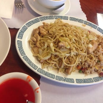 China Center Restaurant - Lunch special chicken chowmain with fried rice... Wonton soup - Chinese Near Me - Salinas, California China Center Restaurant - Lunch special chicken chowmain with fried rice... Wonton soup - Chinese Near Me - Salinas, California