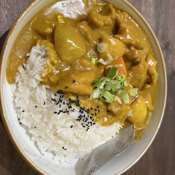 Nom Nom Bistro - Curry chicken over rice - Dim Sum Near Me - Millbrae, California