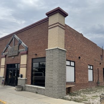 Trailhead Bar | Grill | Wood Fired Pizza - Outside - Bars Near Me - Cody, Wyoming Trailhead Bar | Grill | Wood Fired Pizza - Outside - Bars Near Me - Cody, Wyoming