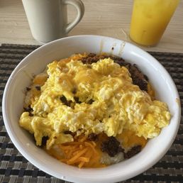 Cheesy Grits Bowl with Chorizo and Cheesy Eggs! Cheesy Grits Bowl with Chorizo and Cheesy Eggs!