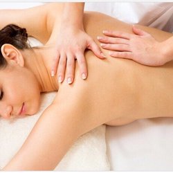 Healthy Foot Massage - 《黄帝内经》四气调神大论篇：秋三月，此谓容平。天气以急，地气以明，早卧早起，与鸡俱兴，使志安宁，以缓秋刑，收敛神气，使秋气平，无外其志，使肺气清，此秋气之应，养收之道也。逆之则伤肺，冬为飧泄，奉藏者少......